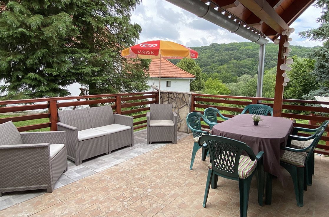 Sziszi Vendégház téli tájban a Mecsekben